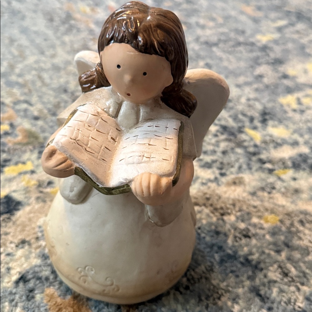 Delton Angel caroler